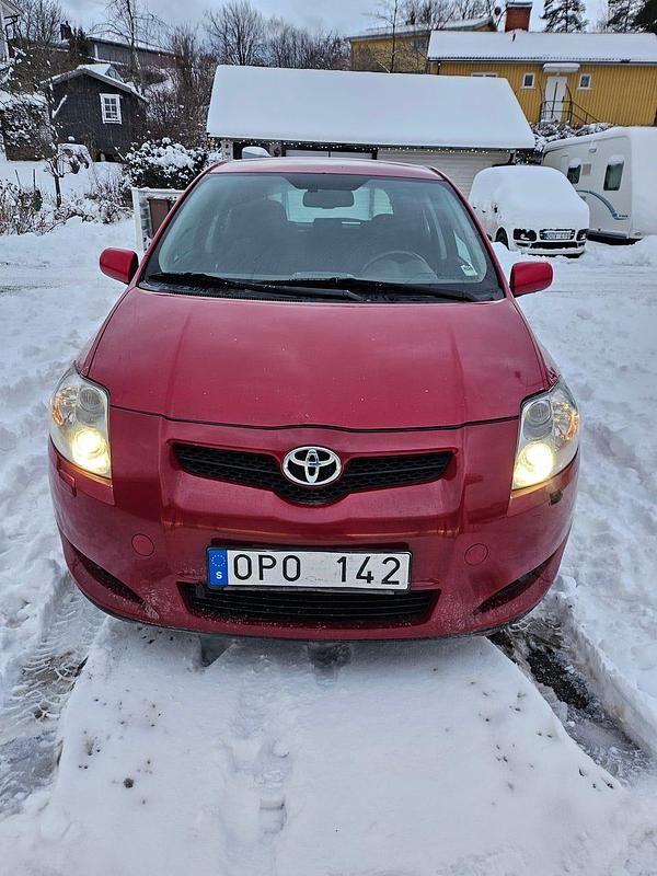 Begagnad Toyota Auris 124 HK (91 kW) 2007 Halvkombi