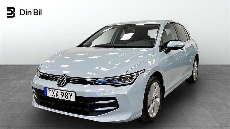 Blå Begagnad 2024 VW Golf VIII Edition Kombi | 309 800 kr (Marknadspris) - Bild 1/4