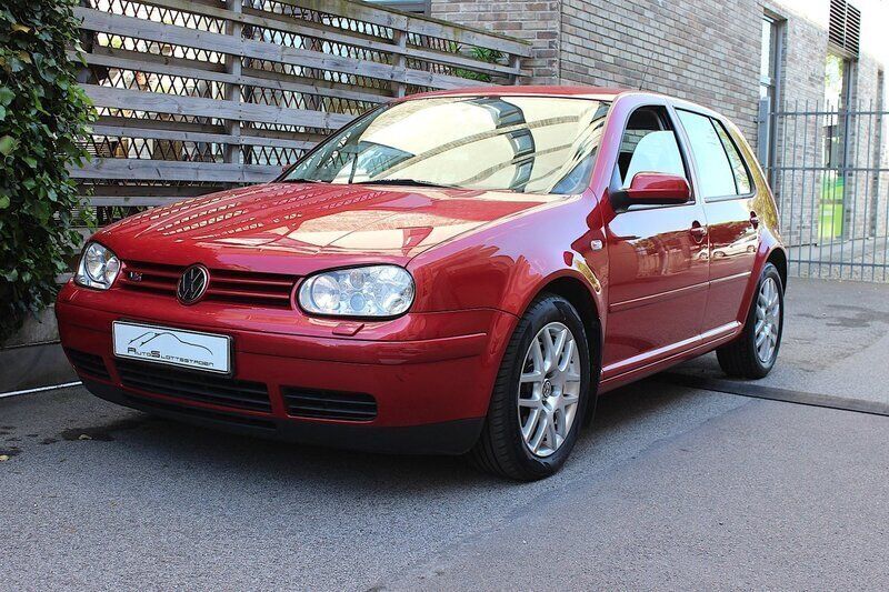 Röd Begagnad 2002 VW Golf IV Highline Halvkombi | 87 800 kr - Bild 1/4