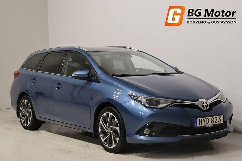 Blå Begagnad 2015 Toyota Auris Kombi | 134 500 kr (Marknadspris) - Bild 1/3