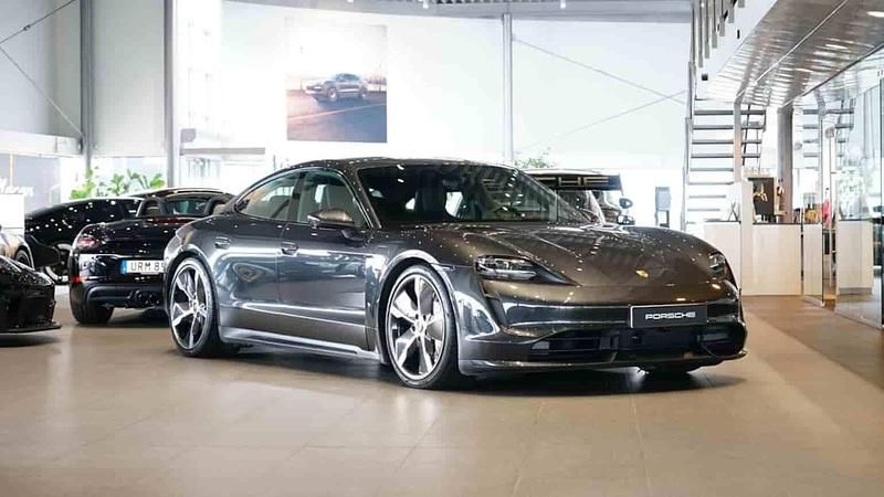 Grå Begagnad 2020 Porsche Taycan Turbo Sedan | 795 000 kr - Bild 1/1