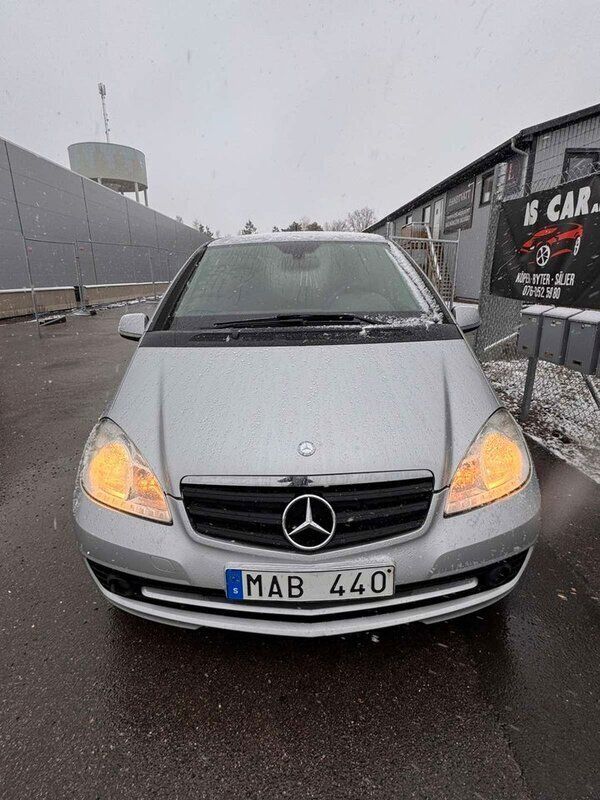 Silver Begagnad 2009 Mercedes A160 Classic Halvkombi | 19 500 kr (Marknadspris) - Bild 1/4