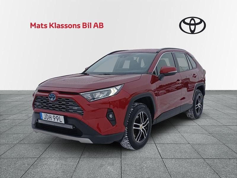 Röd Begagnad 2022 Toyota RAV4 Hybrid Active SUV | 359 000 kr (Lite dyr) - Bild 1/4