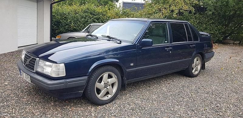 Mörkblå Begagnad 1998 Volvo 940 Standard Sedan | 49 000 kr - Bild 1/4