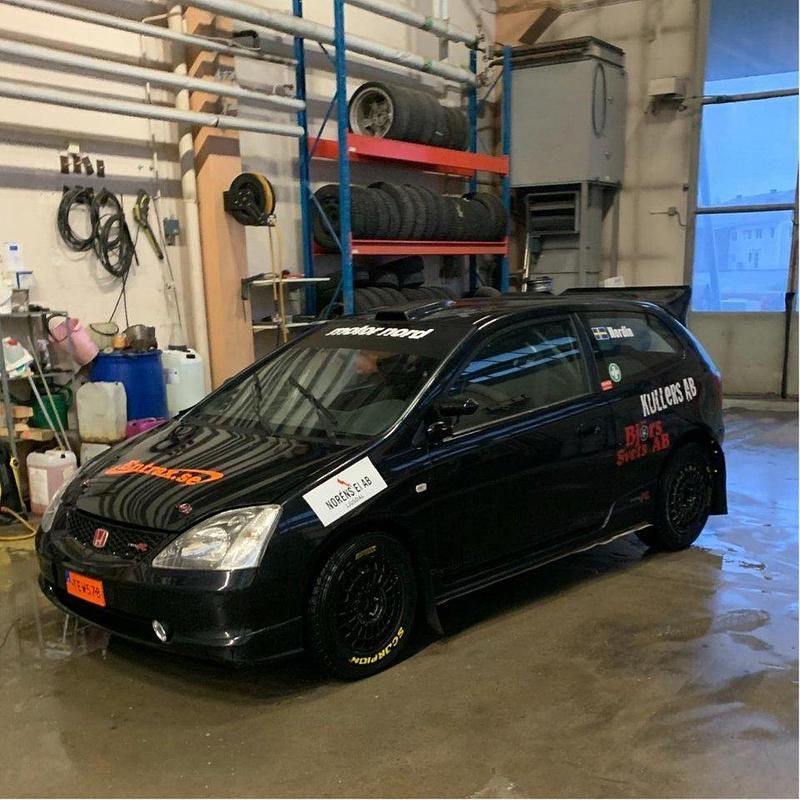 Svart Begagnad 2002 Honda Civic Type R Halvkombi | 180 000 kr - Bild 1/4