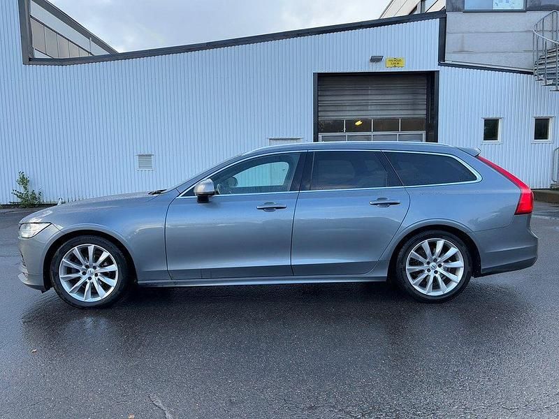 Svart (grå metallic) Begagnad 2019 Volvo V90 Momentum Kombi | 138 000 kr (Marknadspris) - Bild 1/4