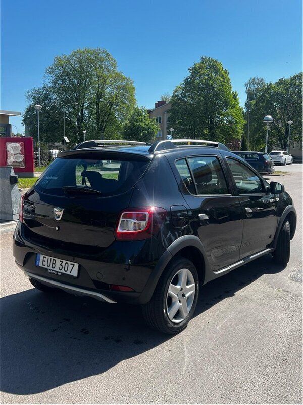 Svart Begagnad 2017 Dacia Sandero Stepway Halvkombi | 47 000 kr (Bra pris) - Bild 1/2