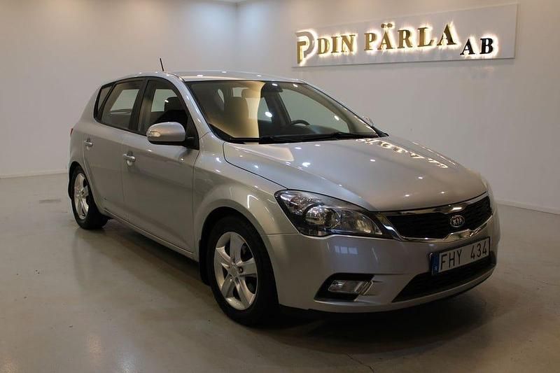 Silver Begagnad 2010 Kia Ceed Halvkombi | 49 900 kr (Marknadspris) - Bild 1/4