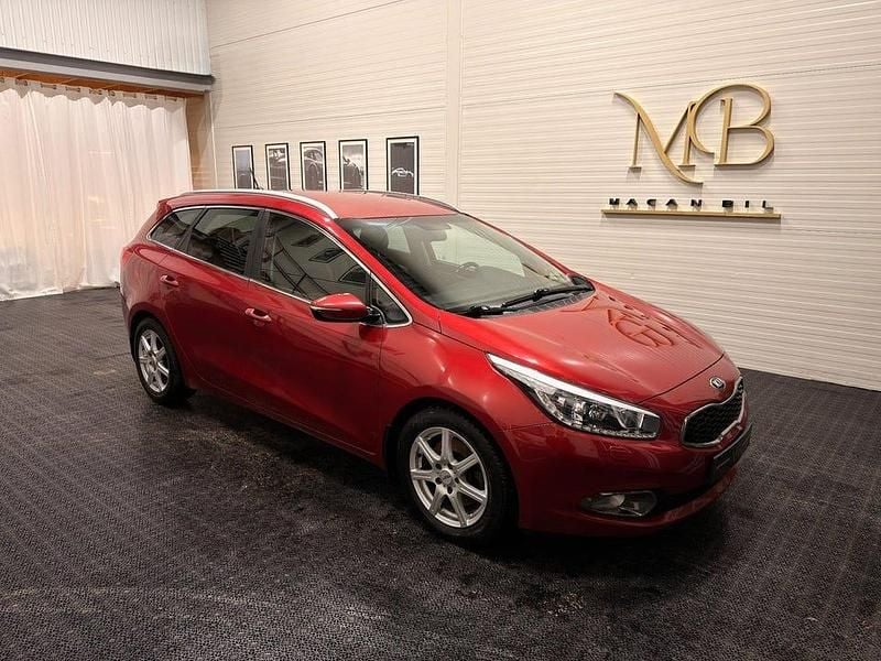Röd Begagnad 2012 Kia Ceed Comfort Halvkombi | 75 000 kr (Marknadspris) - Bild 1/4