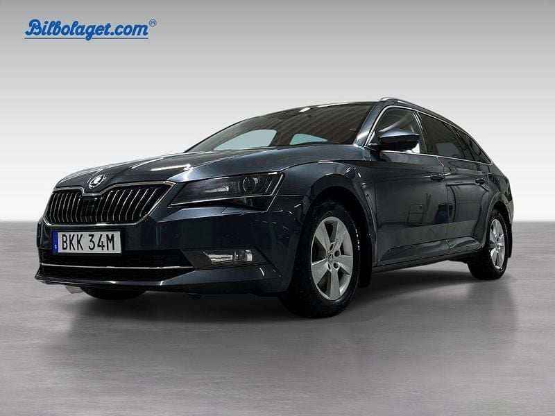 Grå Begagnad 2019 Skoda Superb Kombi | 229 900 kr (Marknadspris) - Bild 1/4