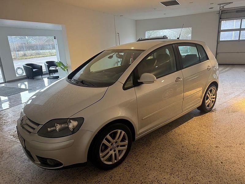 Silver Begagnad 2008 VW Golf VI Trendline Halvkombi | 39 900 kr (Superpris) - Bild 1/4