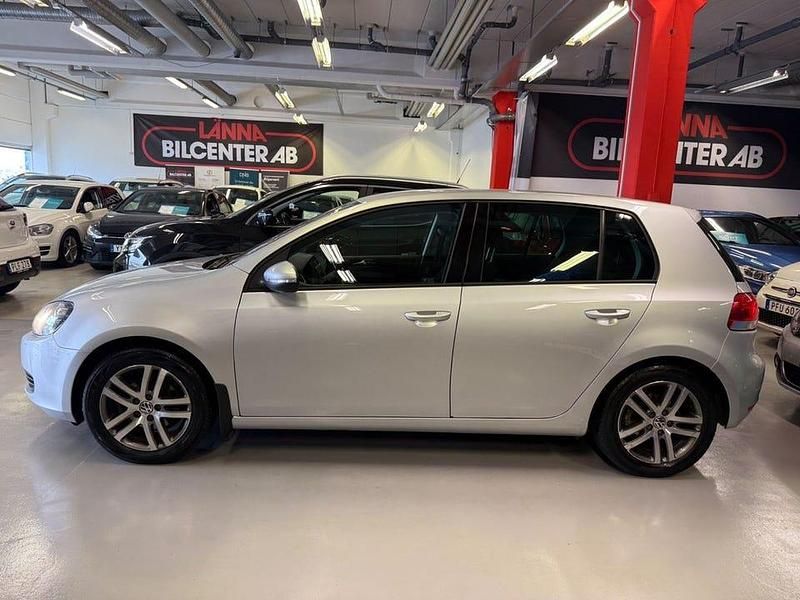 Begagnad VW Golf VI 105 HK (77 kW) 2011 Silver metallic Halvkombi