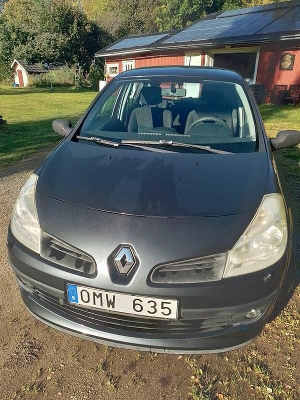 Grå Begagnad 2008 Renault Clio R.S. Halvkombi | 25 000 kr (Bra pris) - Bild 1/4