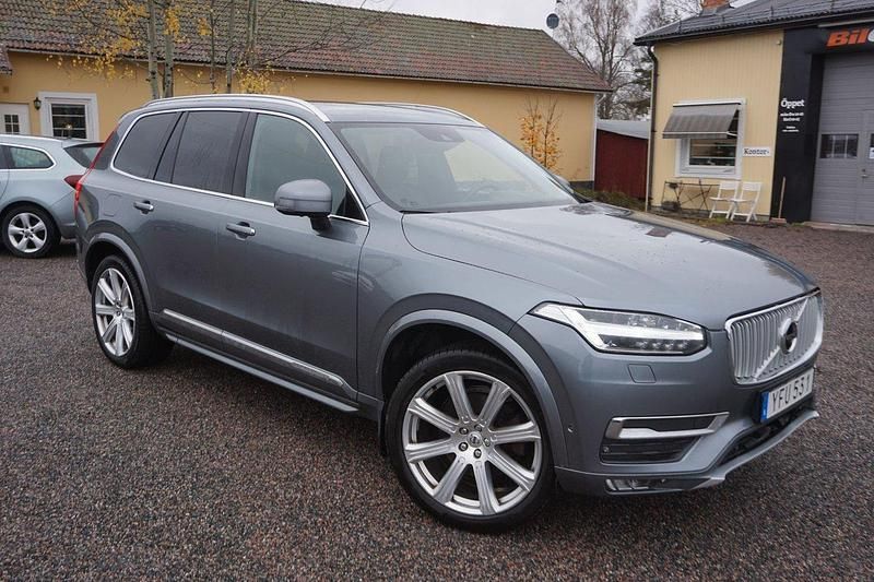 Grå Begagnad 2016 Volvo XC90 Inscription SUV | 259 900 kr (Marknadspris) - Bild 1/4