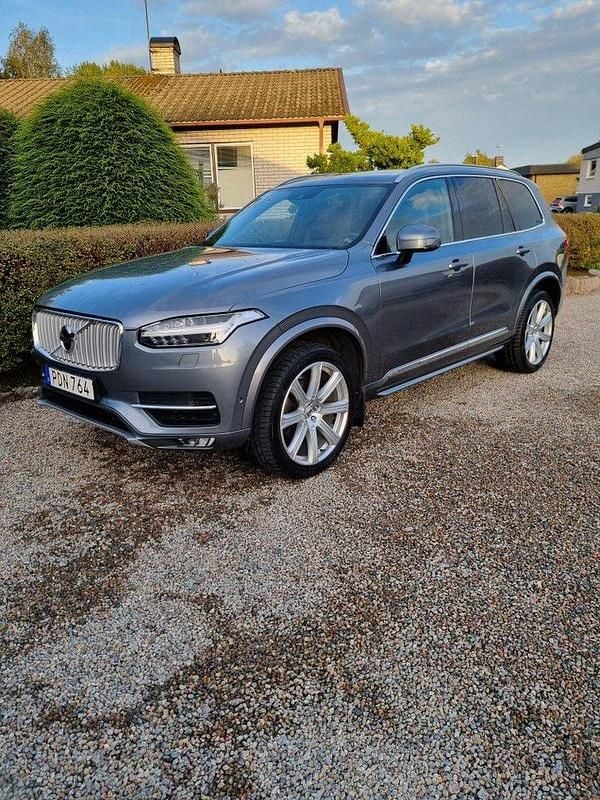 Grå Begagnad 2017 Volvo XC90 Inscription SUV | 360 000 kr (Marknadspris) - Bild 1/4