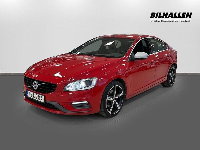 Röd Begagnad 2016 Volvo S60 R-Design Sedan | 169 900 kr (Marknadspris) - Bild 1/4