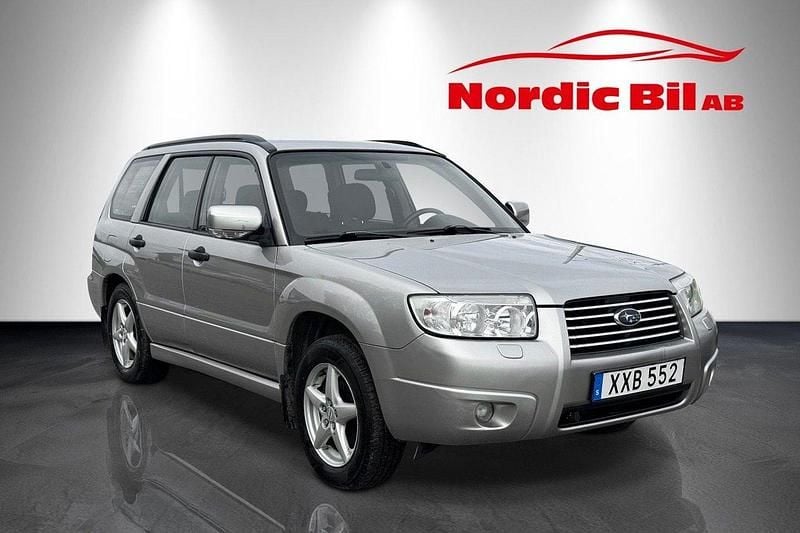Grå Begagnad 2006 Subaru Forester SUV | 29 900 kr - Bild 1/4