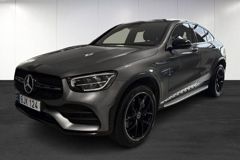 Grå (grey) Begagnad 2022 Mercedes GLC300 Sportkupé | 584 500 kr - Bild 1/4