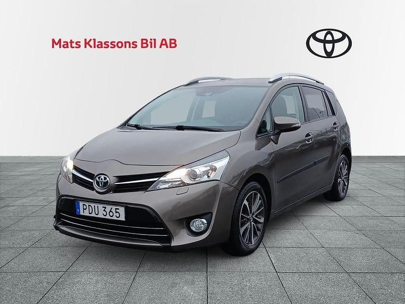 Mörkgrå Begagnad 2016 Toyota Verso Active Minibuss | 189 000 kr (Lite dyr) - Bild 1/4