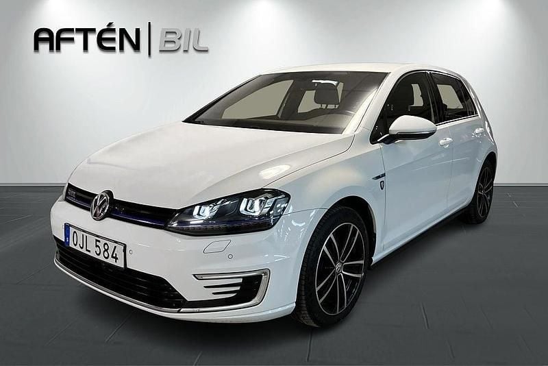 Vit Begagnad 2016 VW Golf VII GTE Halvkombi | 154 800 kr (Bra pris) - Bild 1/3