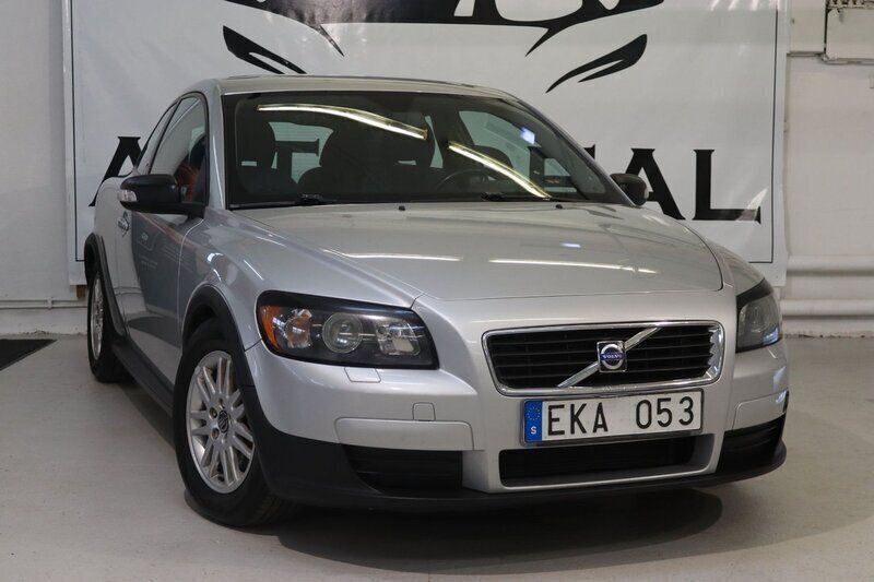 Ljusgrå (grå) Begagnad 2008 Volvo C30 Kinetic Halvkombi | 39 900 kr (Marknadspris) - Bild 1/4