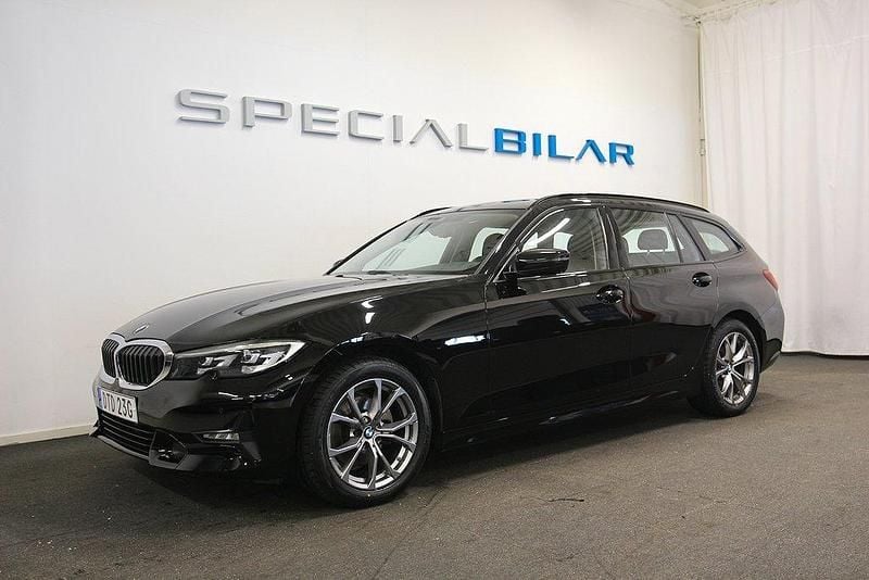 Svart Begagnad 2021 BMW 320 Sport Line Kombi | 279 000 kr (Superpris) - Bild 1/4