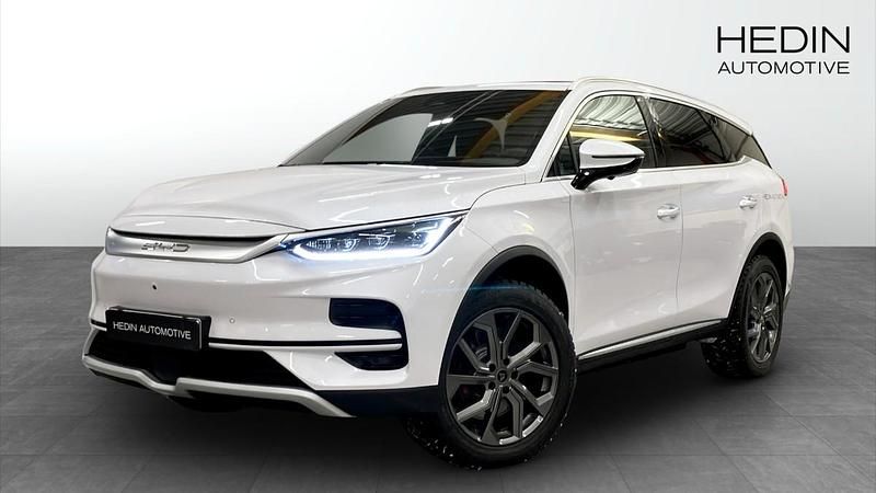 Vit (white) Begagnad 2024 BYD Tang SUV | 688 700 kr (Superpris) - Bild 1/4