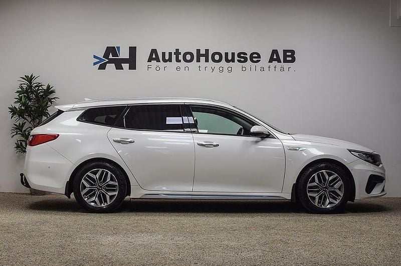Begagnad Kia Optima Hybrid Sport 205 HK (150 kW) 2020 Vit Sedan