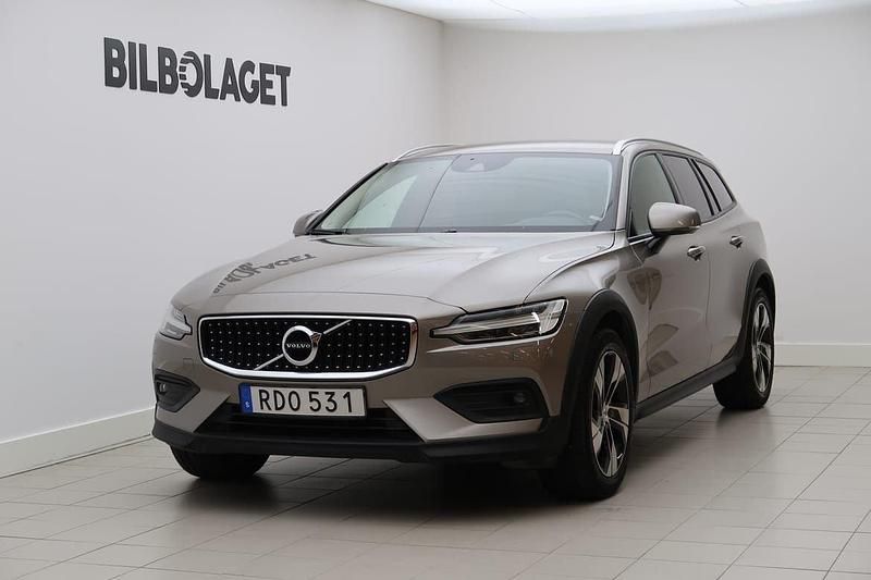 Grå Begagnad 2020 Volvo V60 CC Kombi | 304 800 kr (Marknadspris) - Bild 1/4