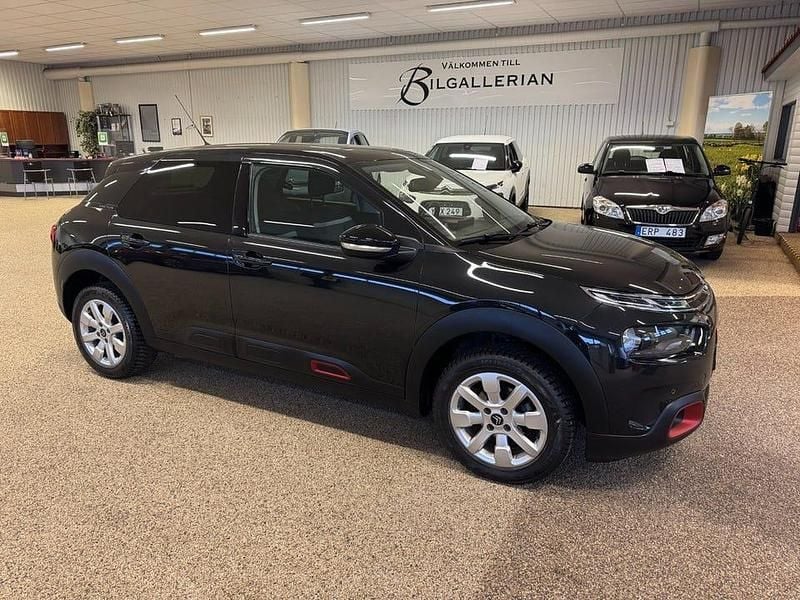 Svart Begagnad 2018 Citroën C4 Cactus PureTech Halvkombi | 109 000 kr (Bra pris) - Bild 1/4