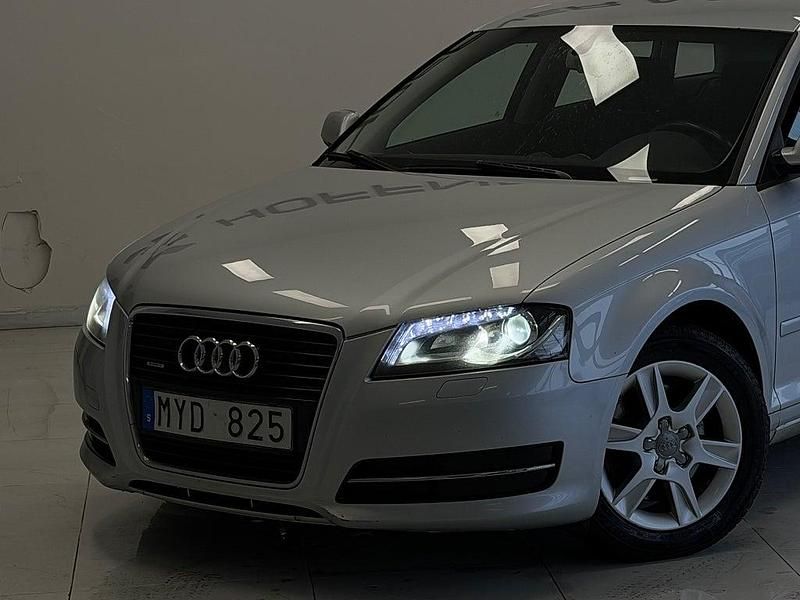 Begagnad Audi A3 Sportback Attraction 140 HK (102 kW) 2012 Silver Halvkombi