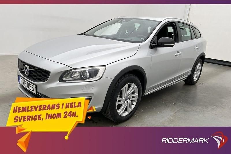Silver Begagnad 2015 Volvo V60 CC Momentum Kombi | 184 800 kr (Marknadspris) - Bild 1/3