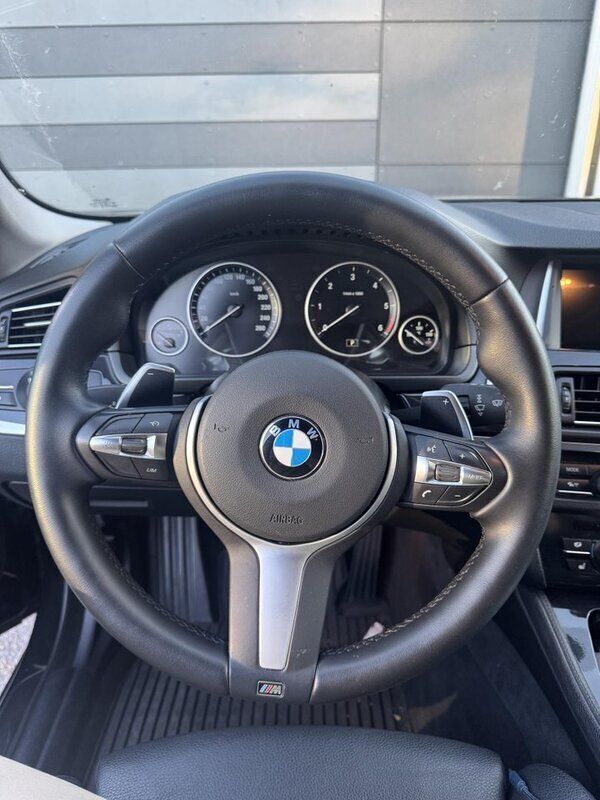 Svart Begagnad 2016 BMW 520 Kombi | 169 000 kr (Marknadspris) - Bild 1/4