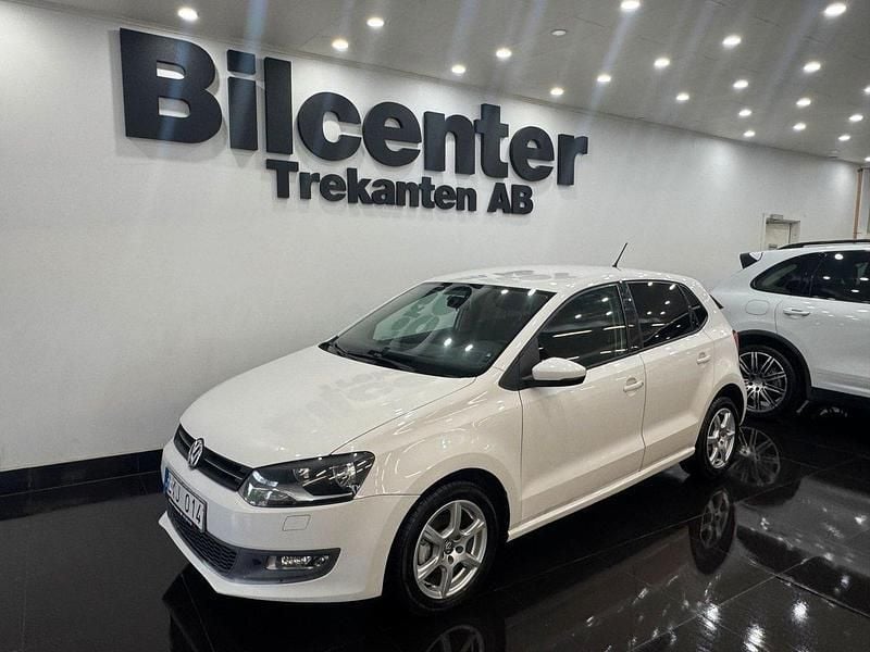 Vit Begagnad 2010 VW Polo Halvkombi | 49 900 kr (Marknadspris) - Bild 1/4