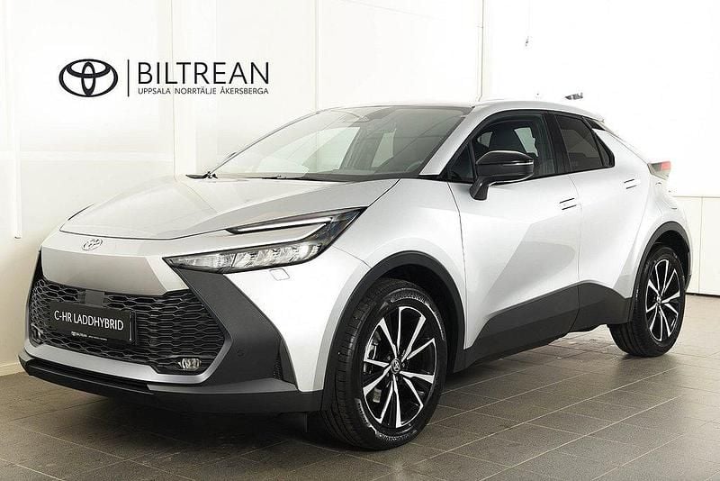 Ny 2025 Toyota C-HR SUV | 419 900 kr (Marknadspris) - Bild 1/4