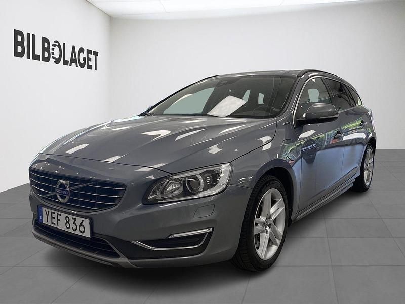 Ljusblå (blå) Begagnad 2017 Volvo V60 Business Edition Kombi | 170 900 kr (Marknadspris) - Bild 1/4