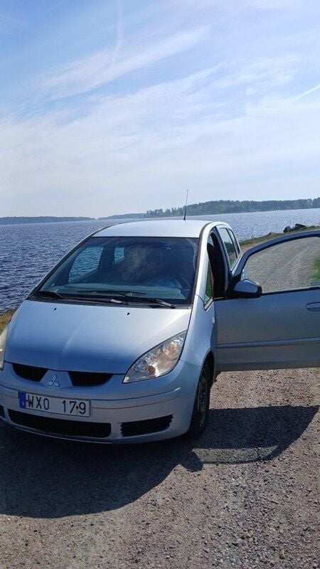 Blå Begagnad 2005 Mitsubishi Colt Halvkombi | 6 000 kr (Superpris) - Bild 1/4