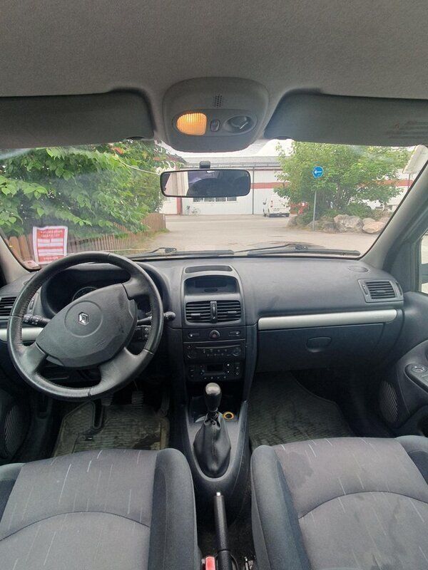 Grå Begagnad 2005 Renault Clio R.S. Halvkombi | 15 500 kr - Bild 1/4