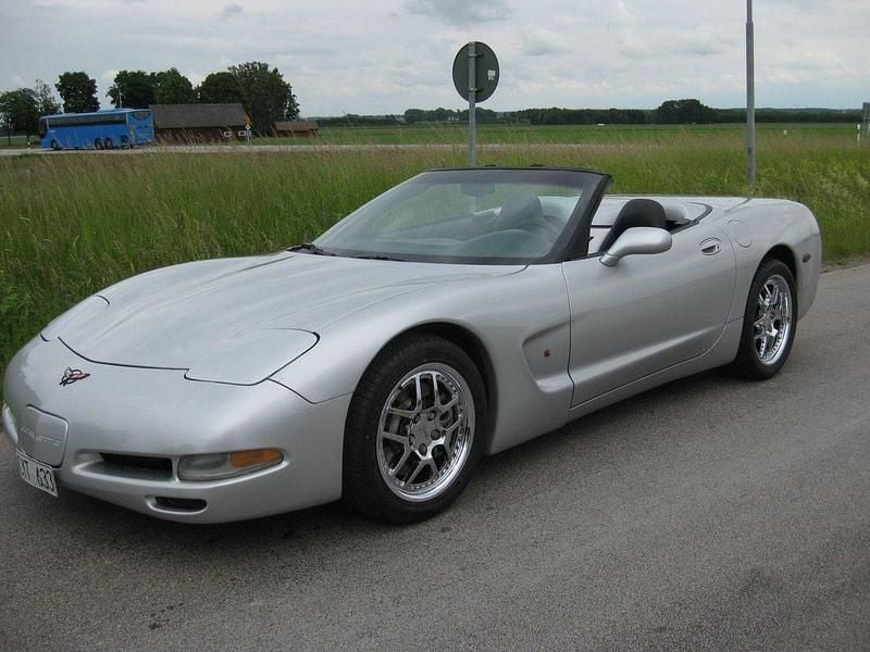 Silver Begagnad 2001 Chevrolet Corvette Cab | 199 000 kr (Marknadspris) - Bild 1/4
