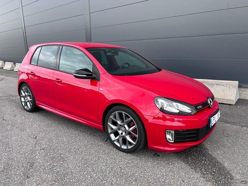 Begagnad 2013 VW Golf VII Edition Halvkombi | 158 000 kr (Marknadspris) - Bild 1/4