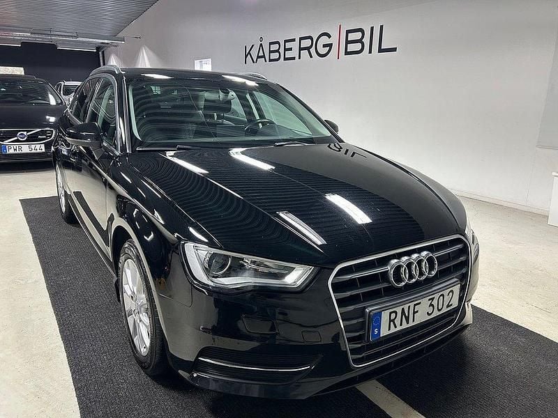 Svart Begagnad 2014 Audi A3 Sportback Attraction Halvkombi | 104 900 kr (Marknadspris) - Bild 1/4