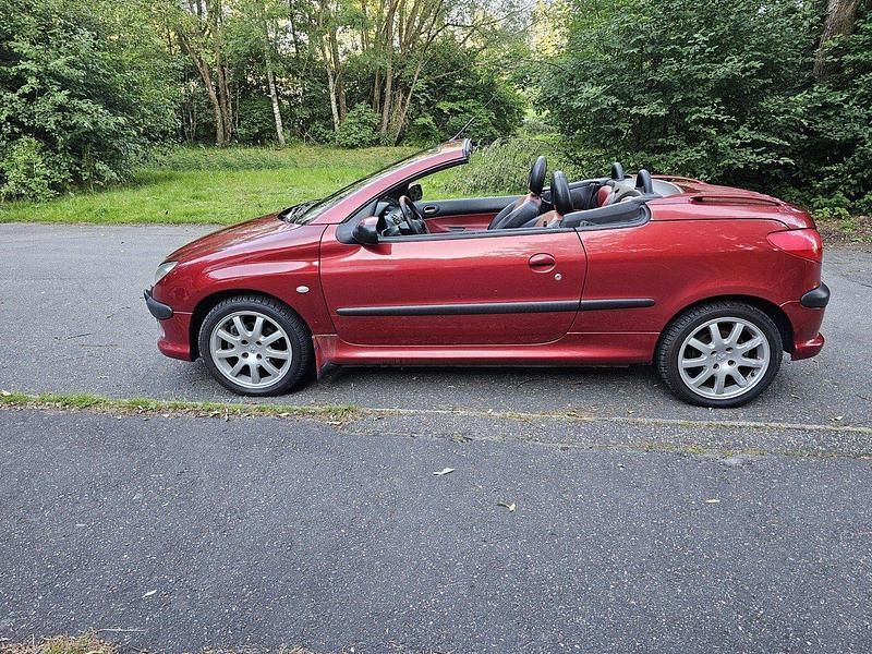 Röd Begagnad 2001 Peugeot 206 CC Cab | 20 000 kr (Bra pris) - Bild 1/4