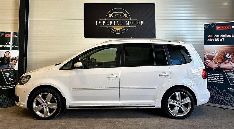 Vit Begagnad 2011 VW Touran GT Minibuss | 96 500 kr (Marknadspris) - Bild 1/4