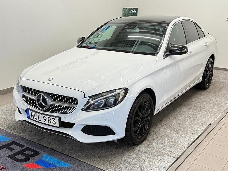 Vit Begagnad 2016 Mercedes C220 Avantgarde Sedan | 179 000 kr (Bra pris) - Bild 1/4