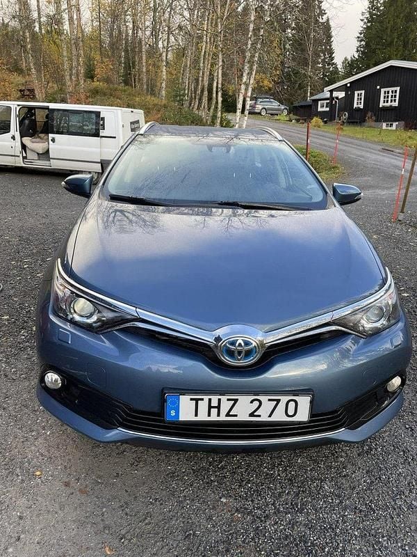 Blå Begagnad 2016 Toyota Auris Touring Sports Active Kombi | 149 000 kr (Bra pris) - Bild 1/4