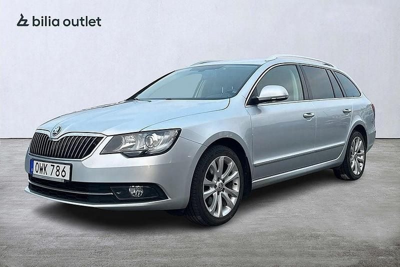 Silver Begagnad 2015 Skoda Superb Ambition Kombi | 144 900 kr (Marknadspris) - Bild 1/3