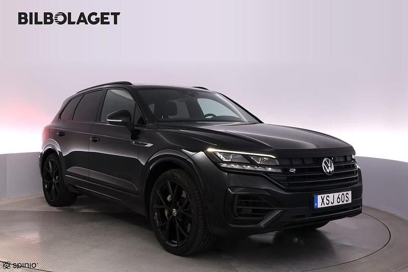Svart Begagnad 2020 VW Touareg R SUV | 629 500 kr (Marknadspris) - Bild 1/4