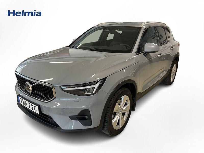 Grå Begagnad 2024 Volvo XC40 Core SUV | 359 000 kr (Marknadspris) - Bild 1/4