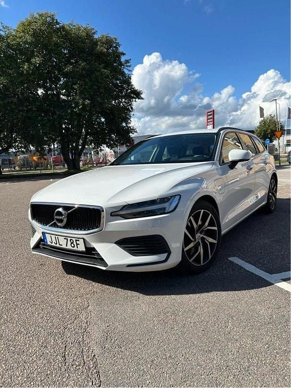 Vit Begagnad 2020 Volvo V60 Momentum Kombi | 245 000 kr (Bra pris) - Bild 1/4