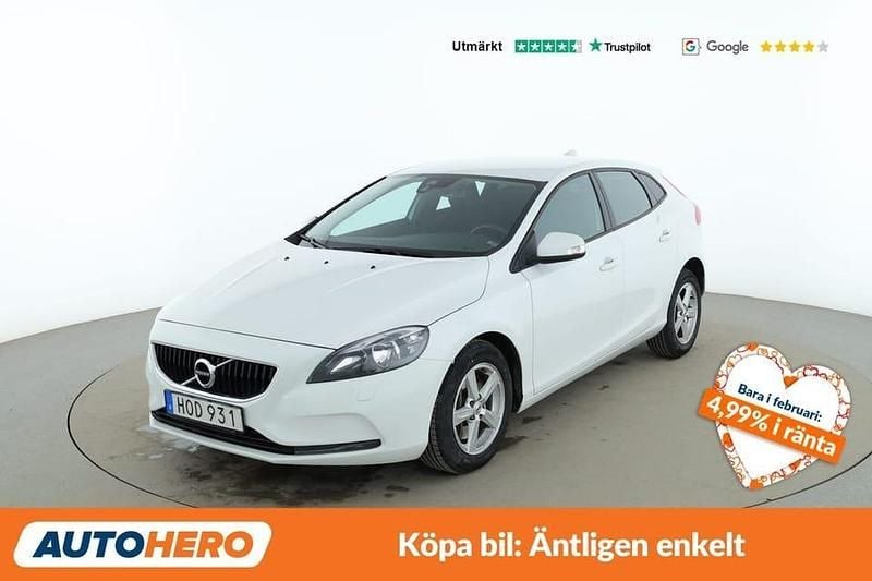Begagnad Volvo V40 Kinetic 121 HK (88 kW) 2017 Vit Halvkombi